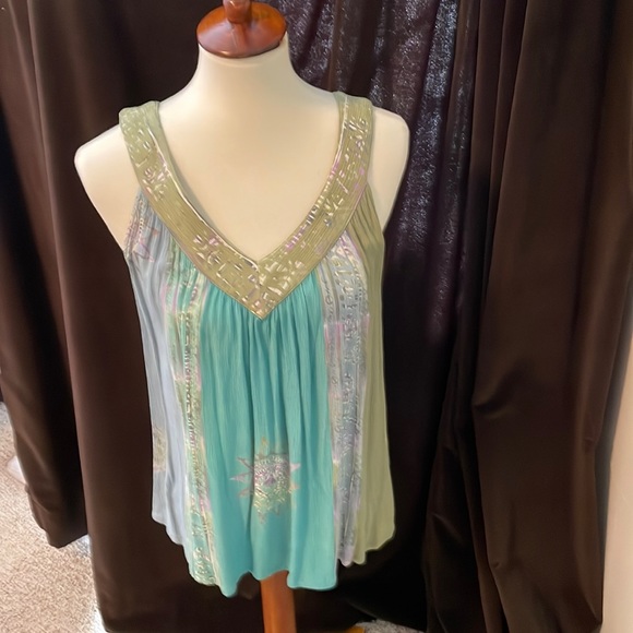 The Pyramid Collection Tops - Pastel v-neck sleeveless top